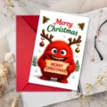 Detailansicht der süßen roten Monster Weihnachtskarte mit flauschigem Design und Umschlag. - Stil T020402432