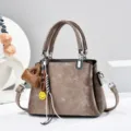 Elegante braune Damen Handtasche Vintage Umhängetasche mit niedlichen Anhängern für Alltag - Khaki
