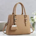 Elegante bolso de mano para mujer en color kaki con asas y mini bolso colgante. - Caqui