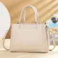 Elegante beige lederen handtas voor dames, stijlvolle schoudertas met handvat en riem. - Khaki