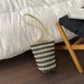 Schwarz-weiße gestreifte Stroh-Eimer Tasche, retro lässige Mode Umhängetasche für Damen. - Schwarz