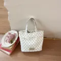 Vue détaillée du sac à main en toile à pois style coréen pour un usage quotidien chic. - Sans Pendentif / Blanc