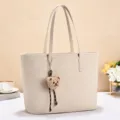 Sac cabas beige avec pendentif ours, élégant sac porté épaule en cuir PU pour femme. - Style 1 / Blanc Cassé