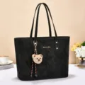 Sac cabas noir élégant avec pendentif ours, grand sac à main épaule vintage en cuir. - Style 1 / Noir