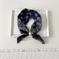Black Double Paisley (With Pearl Buckle) / 56cm