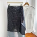 Bottoms / 64*60cm / Zwarte Stippen