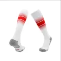 Professionelle Fussballsoeken mit roten Farbverlaufsstreifen und gepolsterter Froteesohle. - Erwachsene 39-44 / Weiß Rot