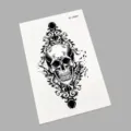 Wasserdichter temporärer TattoosAufkleber mit gotischem Totenkopf und Rosenmuster in Schwarz-Weiß. - K0-26007 (Totenkopf & Reben)