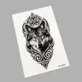 Temporäres, wasserdichtes Tattoo-Aufkleber mit detailliertem schwarz-weißen Wolfskopf-Motiv. - K0-26010 (Wolf)
