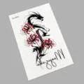 Wasserfester temporärer Tattoo-Aufkleber mit Drachen und roten Spinnenlilien für Körperkunst. - K0-26022 (Drache & Spinnenlilie)