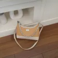 Stilvolle Stroh-Hobo-Umhängetasche für Damen, schicke beige gewebte Schultertasche mit Kette. - Ohne Anhänger / Weiß