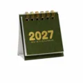 Kleiner 2027 Tischkalender in Olivgrün mit Goldfolienprägung, ideal für Büro und Homeoffice. - Olivenfarbe