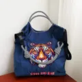 Grande sacoche cabas brodée décontractée avec motif de tigre et poignées tressées. - Grand Sans Sangle / Tigre Bleu Marine