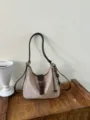 Vintage Damen Mehrweg Umhängetasche, lässiger Rucksack und Shopper für Pendler. - Mit Anhänger / Khaki