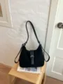 Schwarze Vintage Damen Schultertasche lässige große Kapazität Pendeln multifunktionaler Rucksack. - Ohne Anhänger / Schwarz