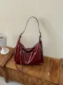 Rote Vintage Umhängetasche für Damen, lässige PU Leder Hobo Handtasche mit Reißverschluss. - Ohne Anhänger / Rot
