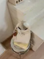 Beige retro Beutel Tasche Damen elegante Umhängetasche Schultertasche mit Holzperlen. - Mit Anhänger / Weiß