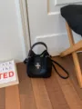 Black Lychee Pattern Bucket Bag Minimalist PU Leather Commuter Handbag Crossbody Bag - No Pendant / Black