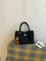 Schicke schwarze Handtasche fuer Damen Retro Tote Bag vielseitige Tasche mit Anhaenger - Mit Anhänger / Schwarz