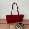 Rote Samt Schultertasche für Damen, stilvolle lässige Handtasche mit großer Kapazität für Alltag. - China Rot