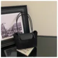 Schwarze Wildleder Shopper Tasche mit Doppelgriffen und Klappe, retro Alltagshandtasche. - Schwarz ohne Anhänger