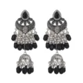 Boucles d'oreilles longues à pampilles style ethnique vintage avec perles noires. - Noir