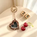 Imprimé léopard cœur miroir porte-clés mignon peluche duveteux sac charme métal or - Avec Porte-clés / Café Foncé