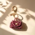 Mini porte-clés sac à main en peluche léopard rose avec accessoires dorés, charmant accessoire. - Avec Porte-clés / Fuchsia