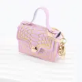 Mini sac à main porte-clés en cuir PU rose avec quincaillerie dorée et motif crocodile. - Violet