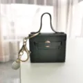 Mini sac en cuir porte-clés avec pendentif perle, charm de sac à main miniature élégant. - Noir