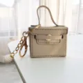 Mini Lederen Tas Sleutelhanger Beige Parel Charm Leuke Handtas Accessoire Cadeau - Grijs