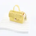 Mini porte-clés sac à main en cuir PU avec motif crocodile doré et anneau métallique. - Jaune