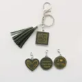 Lederen kwast sleutelhanger set met verwisselbare hangers, moederdag tas bedel. - Legergroen