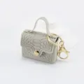Portachiavi borsa mini grigia con stampa coccodrillo, ciondolo in ecopelle con dettagli oro. - Grigio