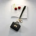 Mini sac à main en cuir noir porte-clés et étui à écouteurs avec serrure dorée élégante. - Noir