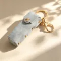 Denim lippenstift houder sleutelhanger met metalen klinknagels, draagbaar make-up tasje. - Denim Blauw