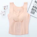 Camiseta moldeadora sin costuras color nude con sujetador integrado y cierre frontal de ganchos. - M / Tops / Color Piel