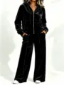 Sweat à capuche en velours noir et pantalon large, détail de tenue de loisir chic. - S / Haut et Pantalon / Noir