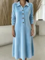 Gedetailleerd overzicht van de stijlvolle lichtblauwe fluwelen jurk met reverskraag. - S / Dresses / Hemelsblauw