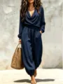 Gedetailleerd overzicht van casual dames set in donkerblauw met watervalhals en broek. - S / Top And Bottom / Marineblauw