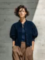 Donkerblauwe casual dames suède gerimpelde slim fit jas bovenkleding met pofmouwen. - S / Tops / Marineblauw