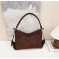Bolso de hombro de ante marrón para mujer, bolso de almohada retro para otoño e invierno. - Sin colgante / Marrón