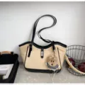 Sac cabas rétro élégant en toile pour femmes, grande capacité pour le travail et l'automne. - Avec Pendentif / Blanc Cassé