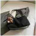 Korean relaxed style vintage tote bag with large capacity for women casual commuting bag - With Pendant / Black