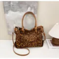 Leopard print tote bag for women, stylish brown shoulder bag, vintage commuter daily handbag. - No Pendant / Leopard Brown
