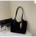 Black suede tote bag for women, retro casual shoulder bag with bead charm and large capacity. - With Pendant / Black