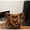 Leopard print tote bag for women, stylish brown shoulder bag with large capacity and donut charm. - With Pendant / Leopard Brown