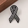 Elegante broche de lazo negro con pedreria brillante insignia de caridad y moda - Base Negra Strass Blanco