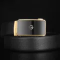 Ceinture homme en cuir de vachette grain litchi avec boucle métallique automatique détail. - Or / 110cm
