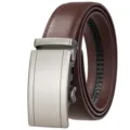 Gros plan détaillé sur la ceinture en cuir marron avec boucle automatique argentée. - 120cm / Café
